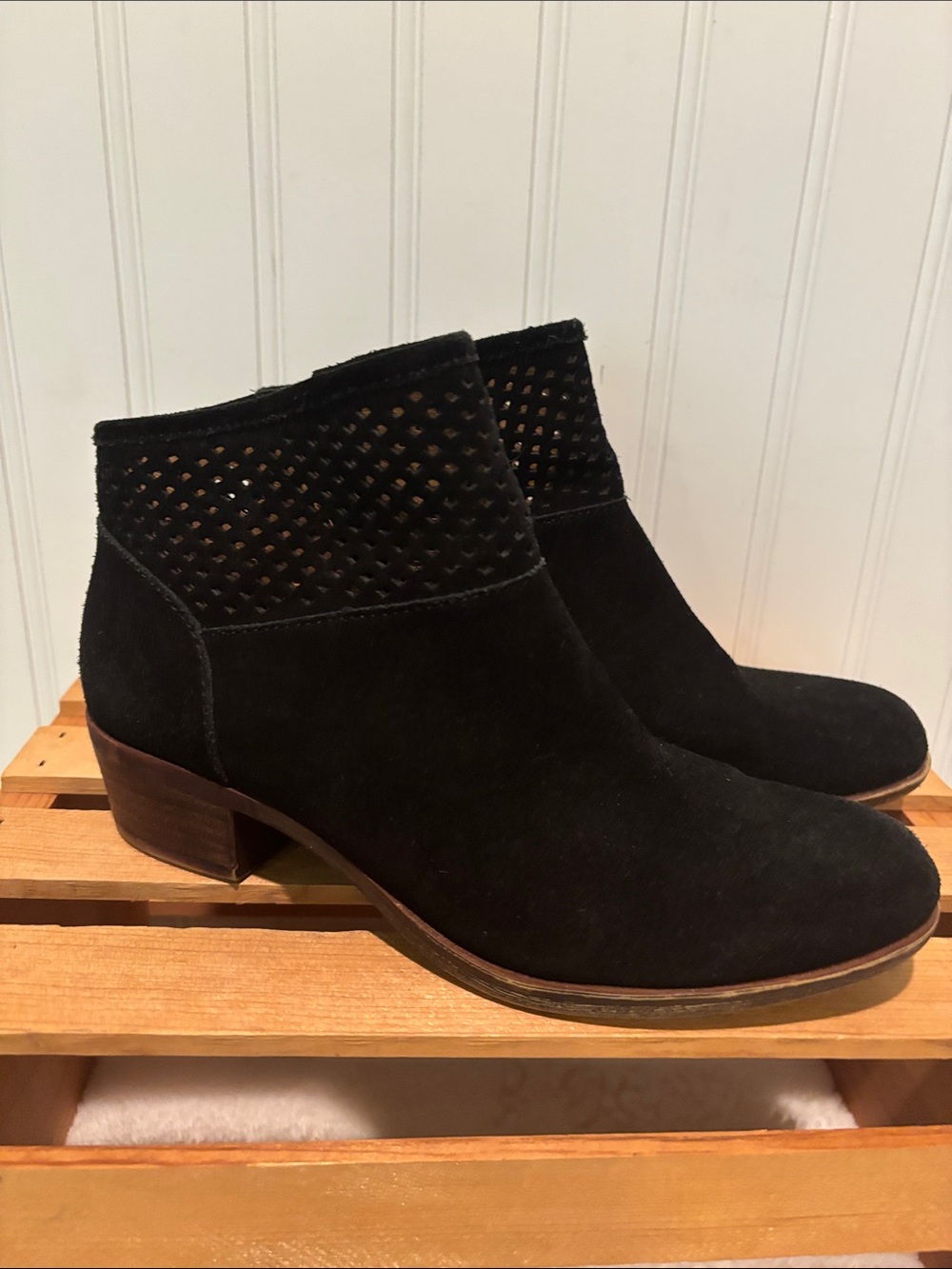 Lucky Brand Basiby Black Suede Ankle Bootie with Perforated Collar Sz 6
